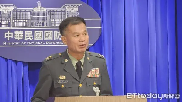 ▲國防部戰規司司長黃文啓中將16日出席國防部例行記者會。（圖／記者呂佳賢攝）