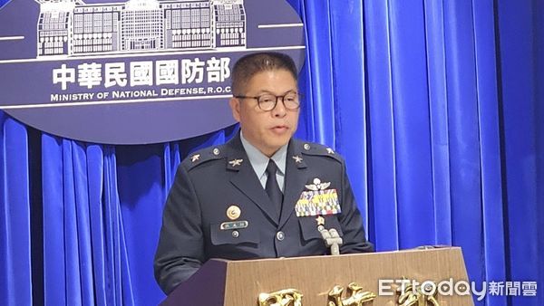 ▲空軍司令部計畫處處長江元琦少將16日出席國防部例行記者會。（圖／記者呂佳賢攝）