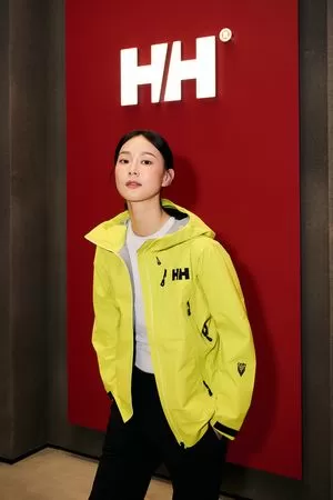 ▲鍾瑶剛入圍金鐘獎，又宣布好消息。（圖／Helly Hansen提供）