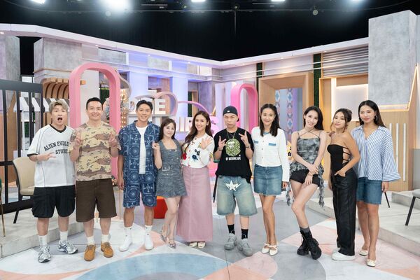 ▲▼小鐘無視女友性感熱舞，竟只顧看電視 。（圖／東森綜合台提供）