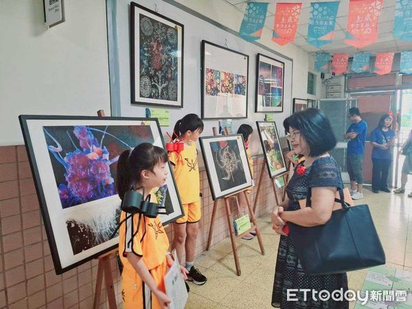 ▲「見微知美-驚豔新視界」校園巡迴特展於永福國小揭幕，帶領孩子以螞蟻視角探索藝術。 （記者林東良翻攝，下同）