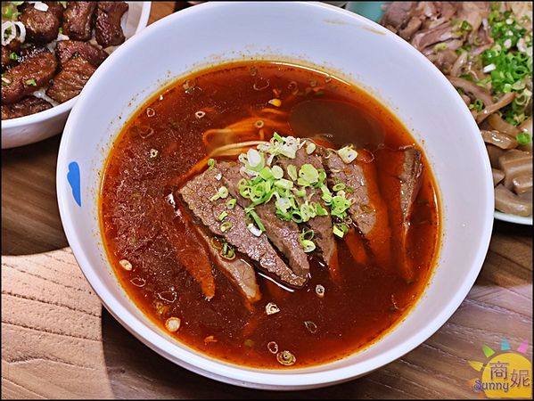▲▼台中CP值超高日本A5和牛牛肉麵、烤肉飯附肉片牛肉湯。（圖／部落客商妮提供）