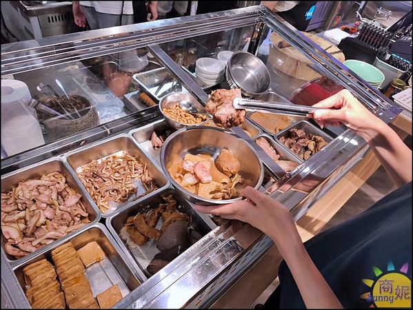 ▲▼台中CP值超高日本A5和牛牛肉麵、烤肉飯附肉片牛肉湯。（圖／部落客商妮提供）