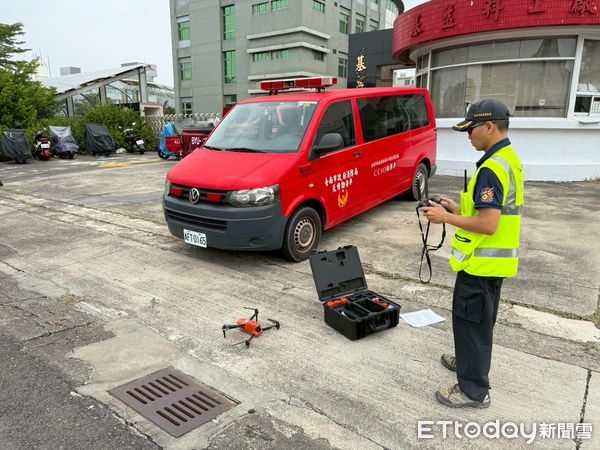 ▲台南市消防局第六、七大隊在林德科技台南廠舉行化學災害搶救演練。 （記者林東良翻攝，下同）
