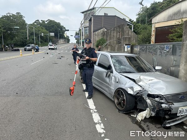 ▲台13線苗栗市南勢里下坡路段，今下午發生3車連環碰撞事故，釀成2名男騎士重傷送醫。（圖／記者許權毅攝）