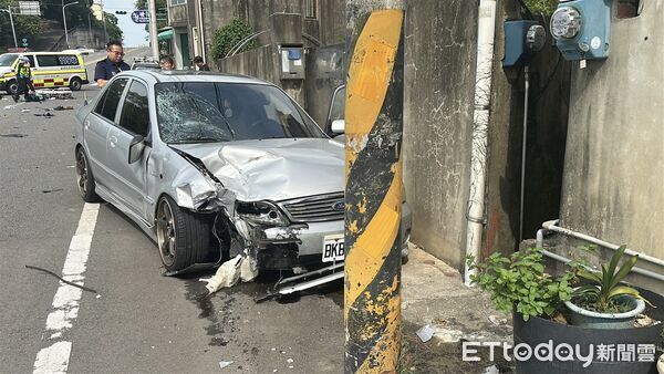 ▲台13線苗栗市南勢里下坡路段，今下午發生3車連環碰撞事故，釀成2名男騎士重傷送醫。（圖／記者許權毅攝）