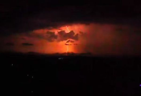 ▲成都打雷。（圖／翻攝自微博）