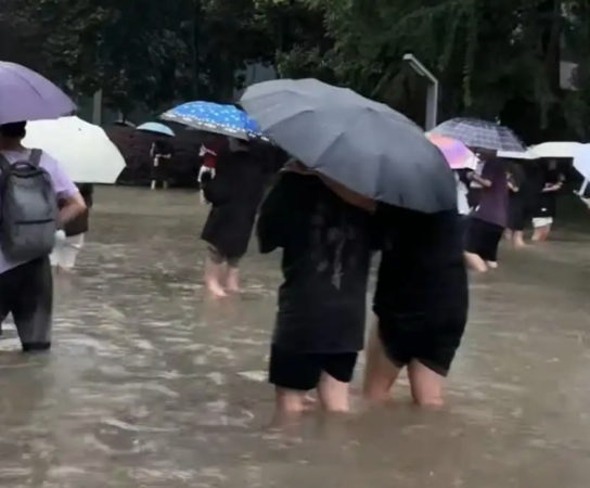 ▲▼成都大暴雷雨。（圖／翻攝自微博）