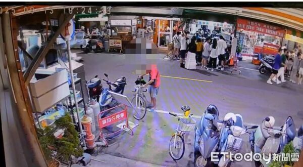 ▲台南市中西區保安路驚傳腳踏車遭竊，警方火速調閱監視器追查，失竊車輛順利尋獲，卻發現竟是一名患有眼疾楊男疑誤認誤騎。（記者林東良翻攝，下同）