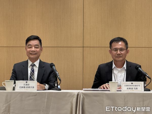 ▲▼交通部政務次長伍勝園(左)、公共運輸及監理司長吳東凌(右)。（圖／記者李姿慧攝）