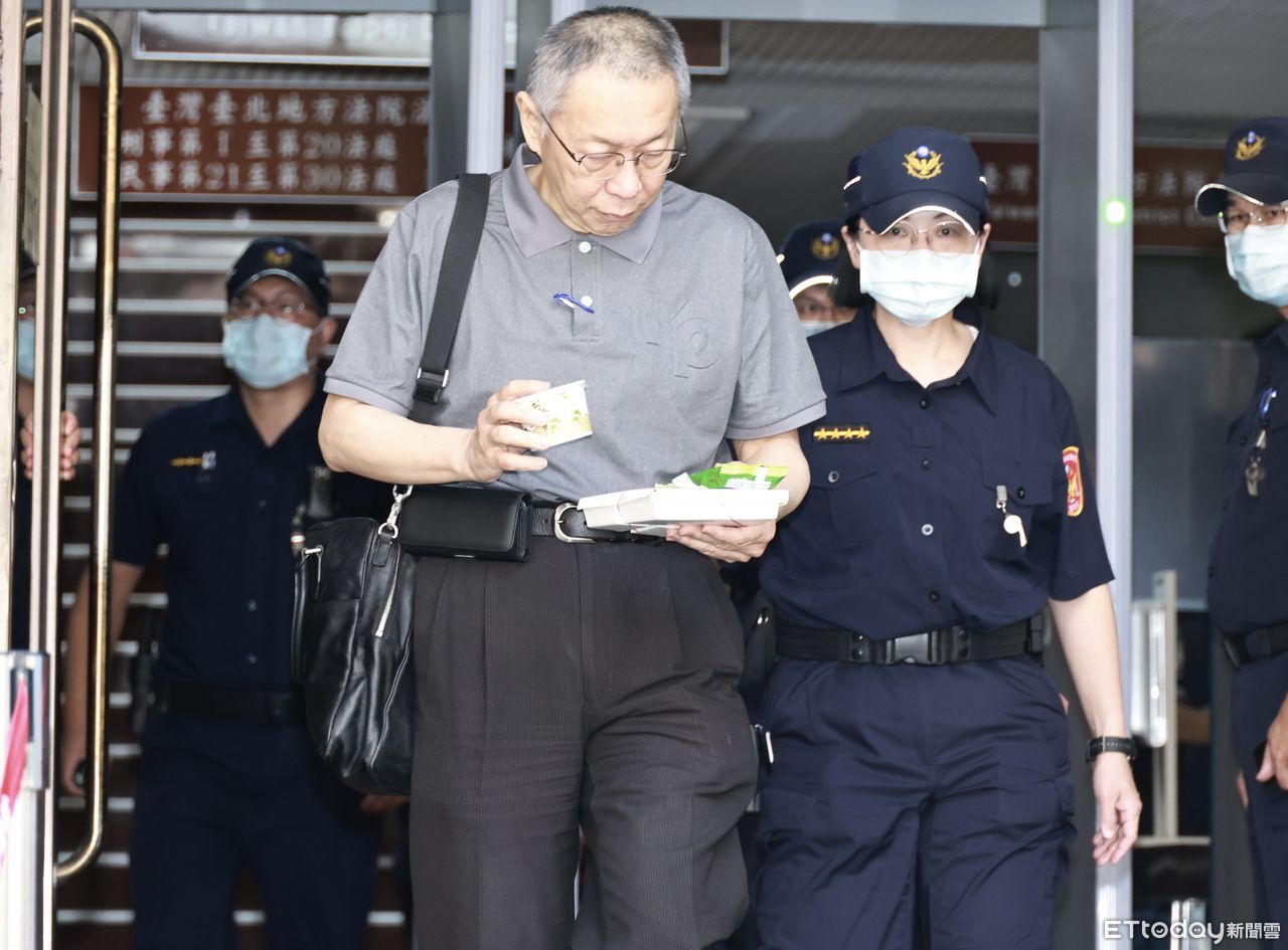 柯文哲哽咽對李文宗曝昨晚憾事　嗆檢：去把賴清德手機也抄一抄