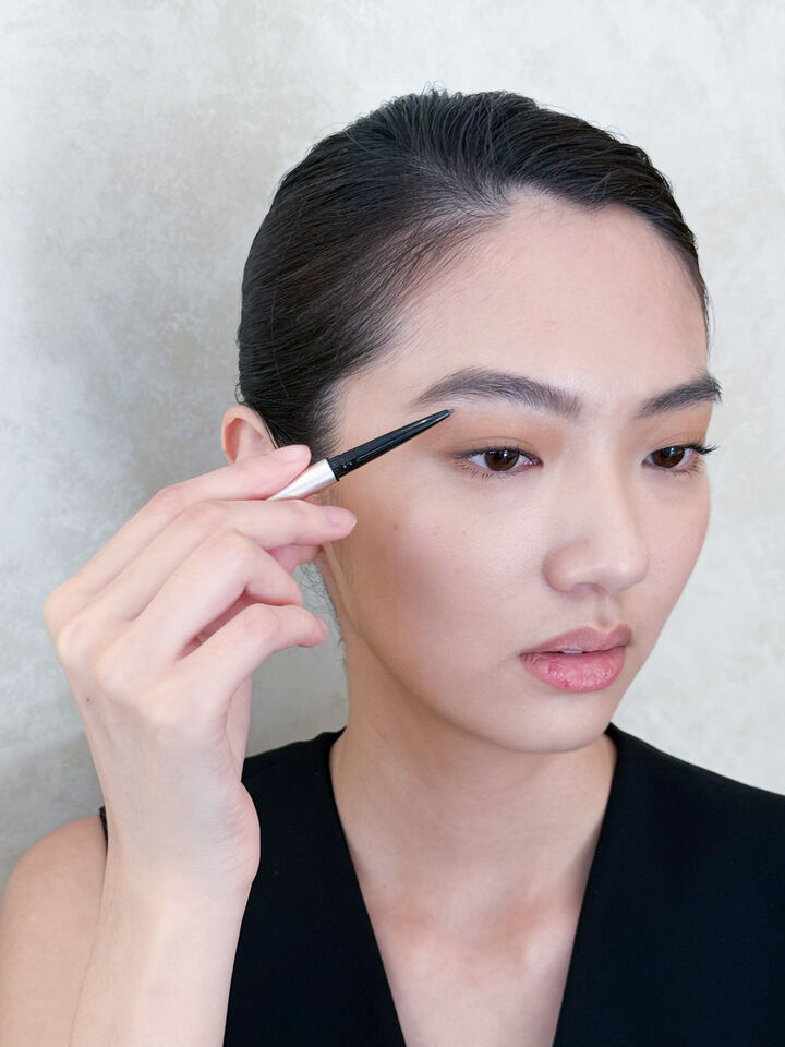 眉毛,眉彩,眉妝,眉粉,眉筆,彩妝,RMK,DOLCE & GABBANA。（圖／品牌提供、IG）