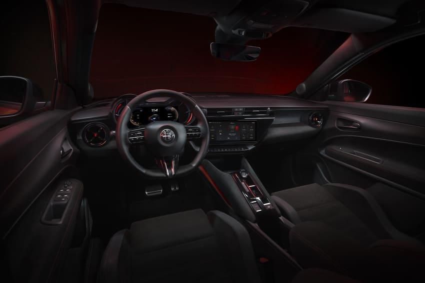 ▲台灣明年會導入第3款愛快羅密歐新車，保發中心暴雷動力規格與售價。（圖／翻攝自保發中心）