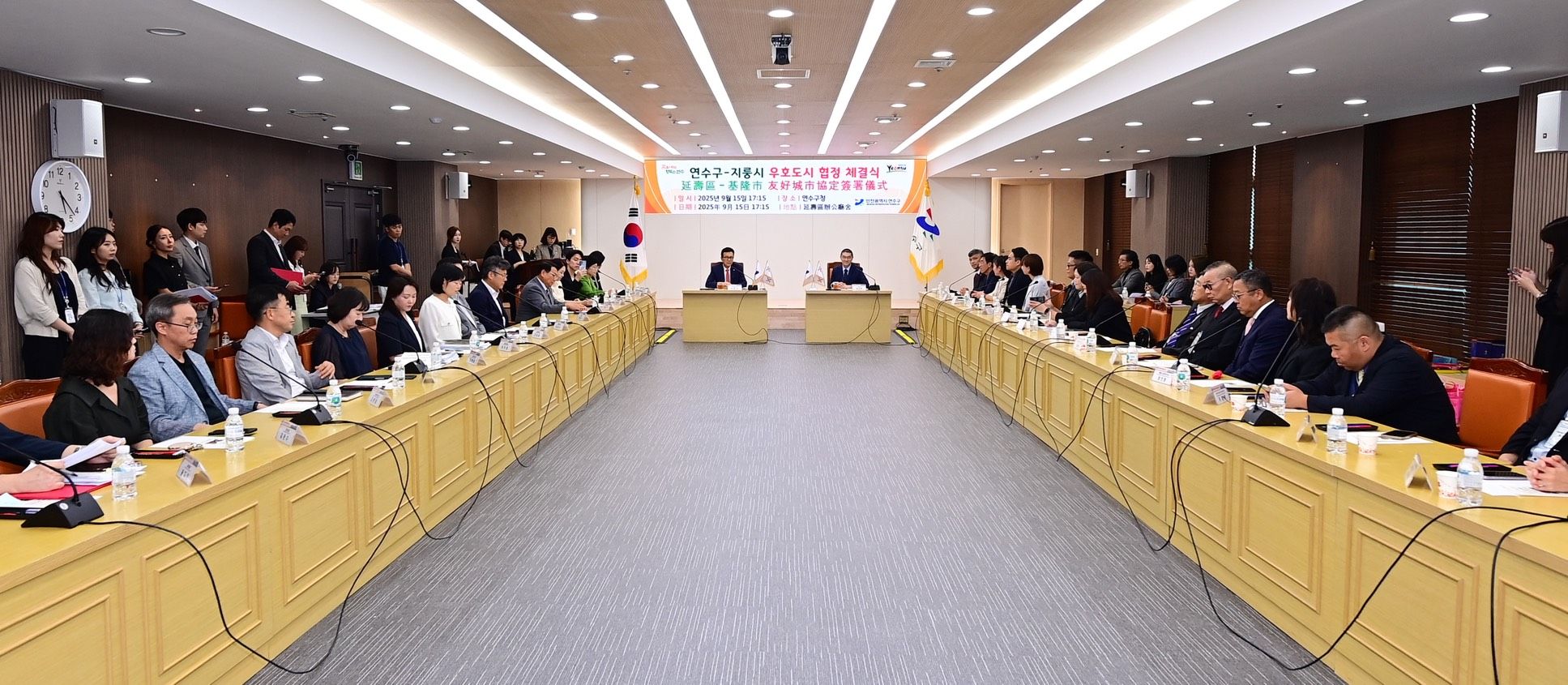 ▲謝國樑率府會訪問團赴韓簽約。（圖／記者郭世賢翻攝）