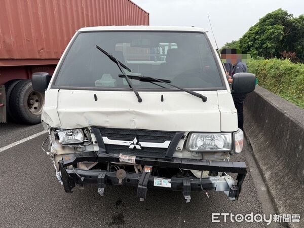 ▲▼ 國1驚魂！小貨車恍神「連環撞」。（圖／記者賴文萱翻攝）