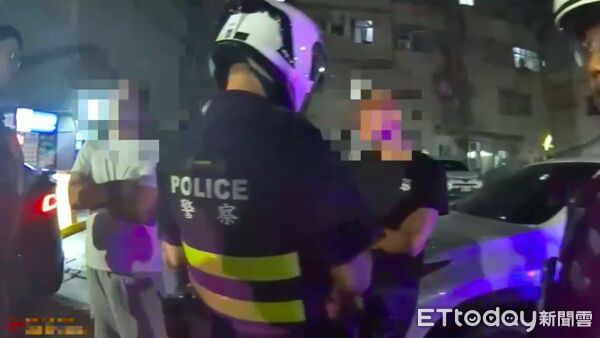 ▲▼三重區葉男被許男等4人強押上車，葉男與許男達成協議後被釋放下車（紅圈），警方獲報攔車逮捕許男等4人             。（圖／記者陳以昇翻攝）