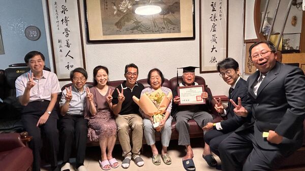 ▲▼歷經68年等待，白色恐怖政治受難者趙清淵今年92歲，終於獲頒淡江大學榮譽畢業證書。（圖／國家人權博物館提供）