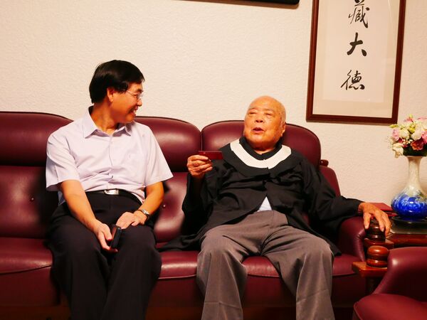 ▲▼歷經68年等待，白色恐怖政治受難者趙清淵今年92歲，終於獲頒淡江大學榮譽畢業證書。（圖／國家人權博物館提供）