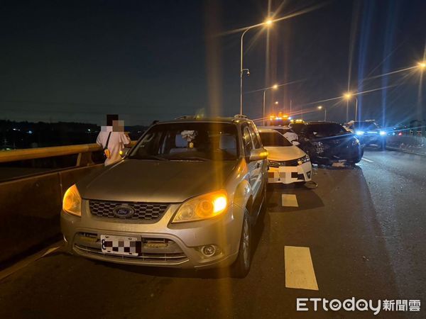 ▲▼台88晚間嚴重事故，「5車連環撞」現場慘況曝。（圖／記者賴文萱翻攝）