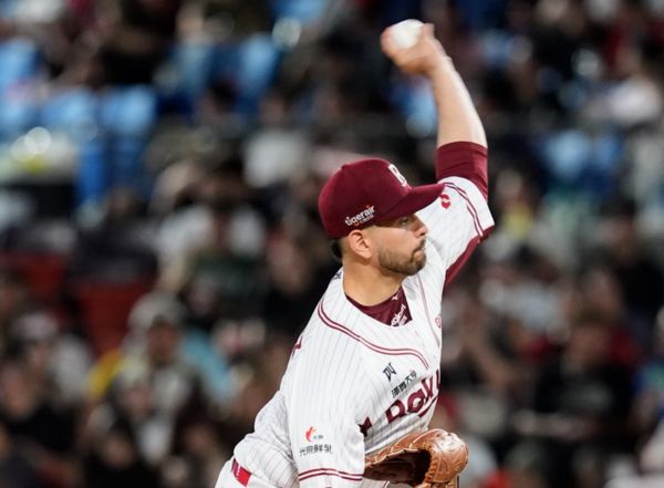 ▲魔神樂、陳晨威             。（圖／樂天桃猿提供）