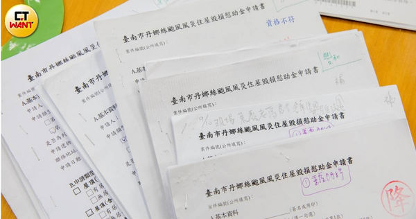 台南市是丹娜絲颱風（Typhoon Danas）侵襲重災區，市府提供每戶1至10萬元不等的修繕慰助金。（圖／劉耿豪攝）