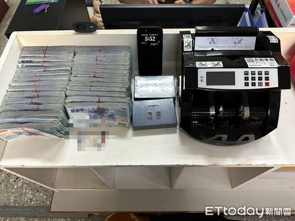 ▲善化警分局專案小組攻堅行動，將詐欺集團16人拘提到案，查扣新台幣現金700萬元與泰達幣10萬顆，總值逾千萬元。（圖／記者林東良翻攝，下同）