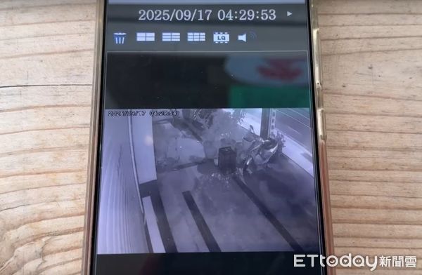 ▲▼高雄美術館拉麵店遭噴漆！大門寫「姦夫淫婦」（圖／記者吳世龍攝）