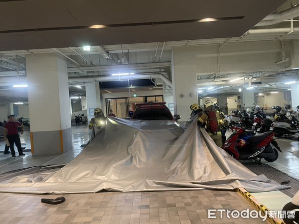 ▲台南消防局第五大隊於永康區三發匯世界大樓模擬電動車火警與大量傷病患演練。（記者林東良翻攝，下同）