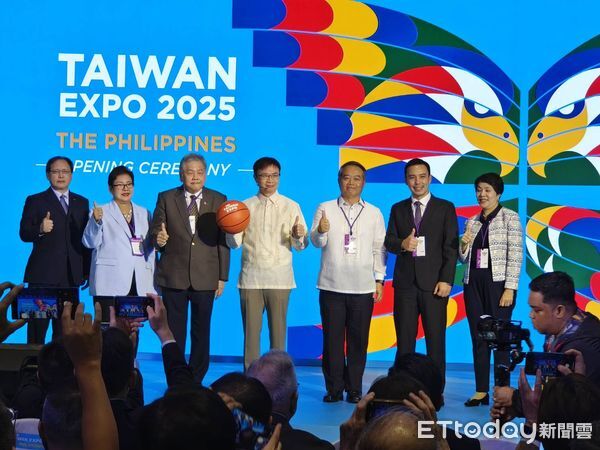 ▲黃志芳(中)與開幕典禮貴賓合影。（圖／記者張佩芬攝）