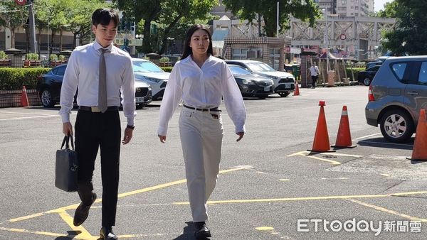 ▲▼             家寧一家人涉逃漏稅被起訴，今天首度開庭。（圖／記者黃哲民攝，下同）