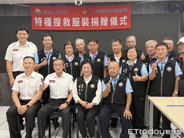 ▲▼  嘉義市嘉邑行善團捐贈特搜服裝強化消防安全防護   。（圖／記者翁伊森攝）