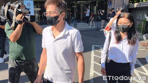 ▲▼             家寧父母張國龍、曾淑惠開庭結束，表情凝重步出法院。（圖／記者黃哲民攝，下同）