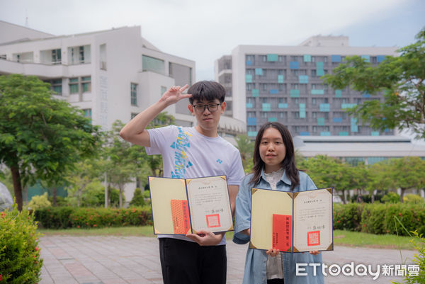 ▲嘉藥藥學系在今年藥師國考勇奪榜眼與全國第五，通過率高居全國之首。（記者林東良翻攝，下同）