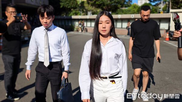 ▲▼ 家寧一家人涉逃漏稅被起訴，今天首度開庭。（圖／記者黃哲民攝，下同）