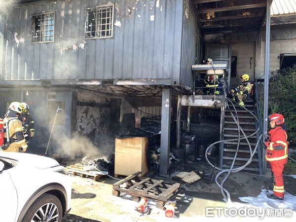 ▲▼  基隆七堵修車廠火警！女員工受困閣樓送醫不治            。（圖／記者郭世賢翻攝）