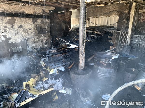 ▲▼  基隆七堵修車廠火警！女員工受困閣樓送醫不治            。（圖／記者郭世賢翻攝）