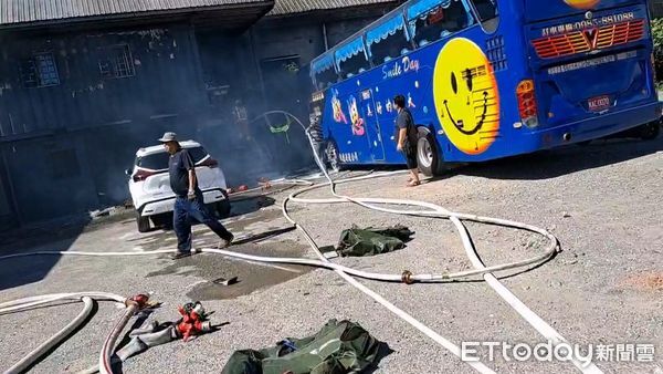 ▲▼ 基隆七堵修車廠火警！女員工受困閣樓送醫不治 。（圖／記者郭世賢翻攝）