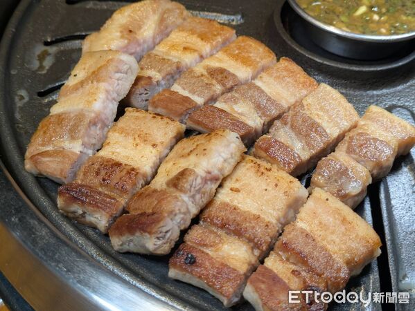 ▲八色烤肉。（圖／記者黃士原攝）