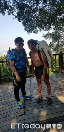 ▲▼揹水上山33年！「柴山守護神」洪木生謝幕　奉茶精神感動無數山友。（圖／蔡侑霖提供）