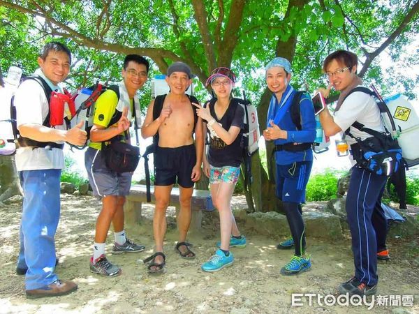 ▲▼揹水上山33年！「柴山守護神」洪木生謝幕　奉茶精神感動無數山友。（圖／蔡侑霖提供）