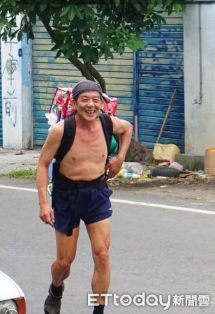 ▲▼揹水上山33年！「柴山守護神」洪木生謝幕　奉茶精神感動無數山友。（圖／蔡侑霖提供）