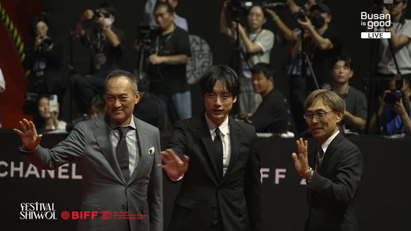 ▲▼快訊／坂口健太郎爆劈腿現身了！「真實狀態」曝光　粉絲反應曝光。（圖／헬로tv뉴스、부산튜브 - 부산광역시 공식 유튜브 채널YouTube）