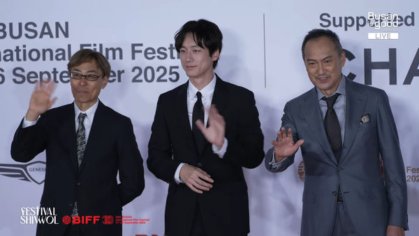 ▲▼快訊／坂口健太郎爆劈腿現身了！「真實狀態」曝光　粉絲反應曝光。（圖／헬로tv뉴스、부산튜브 - 부산광역시 공식 유튜브 채널YouTube）