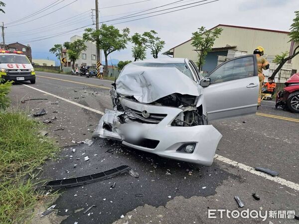 ▲台南東山區去聖榮橋往東路段下午發生2轎車對撞事故，造成3人受傷，其中1人重傷不治。（民眾提供，下同）
