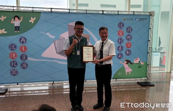 ▲工研院與慈濟基金會舉辦「送愛到台南」捐贈活動，協助災後校園復原。（記者林東良翻攝，下同）