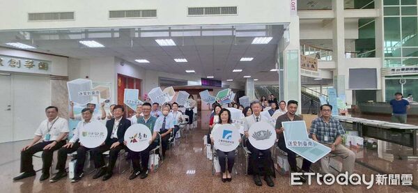 ▲工研院與慈濟基金會舉辦「送愛到台南」捐贈活動，協助災後校園復原。（記者林東良翻攝，下同）