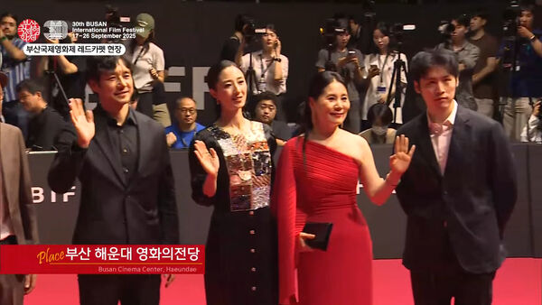 ▲▼釜山紅毯／《不能說秘密》桂綸鎂來了！觀眾區躁動　李心潔開肚臍辣爆。（圖／翻攝自부산튜브 - 부산광역시 공식 유튜브 채널YouTube）