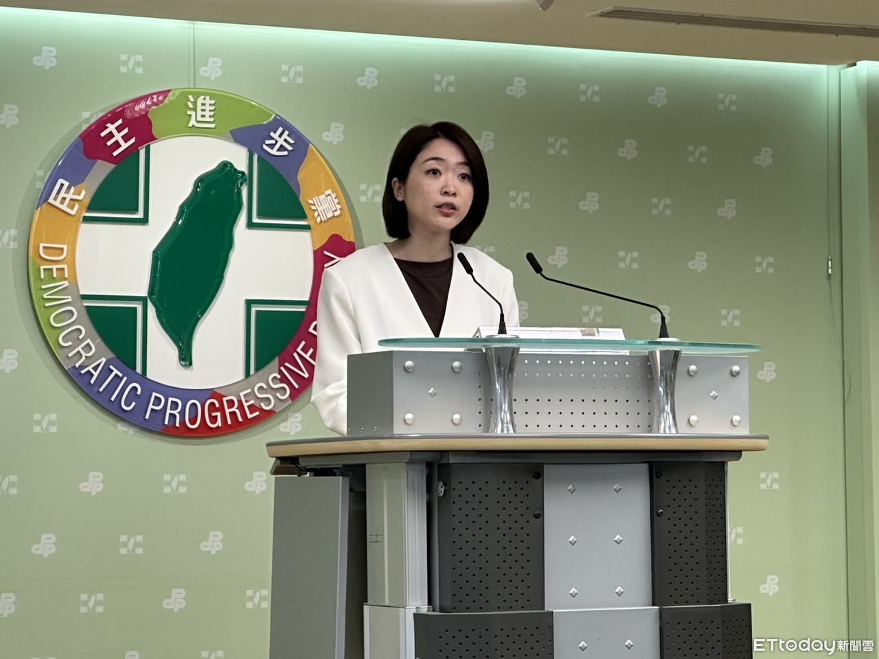 黃國昌批賴清德「國安十法」造謠　綠諷：蓋不住狗仔勾結跟監醜聞