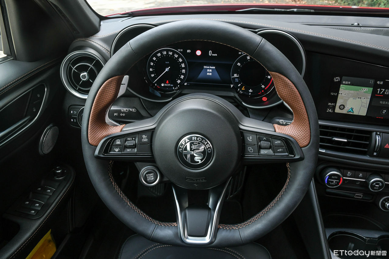 ▲Giulia雖然世代偏舊、久未改款，但仍給人超高顏值、動態魅力更是讓人難以抗拒！（圖／記者徐煜展攝）