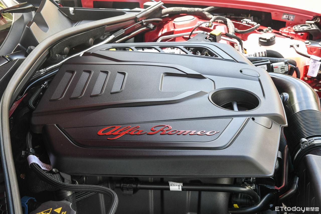 ▲Giulia雖然世代偏舊、久未改款，但仍給人超高顏值、動態魅力更是讓人難以抗拒！（圖／記者徐煜展攝）